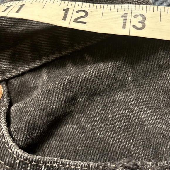 Levi's 90s Relaxed Fit Black Distressed Jean Shorts Vintage - 26 x 9” inseam - Picture 3 of 9